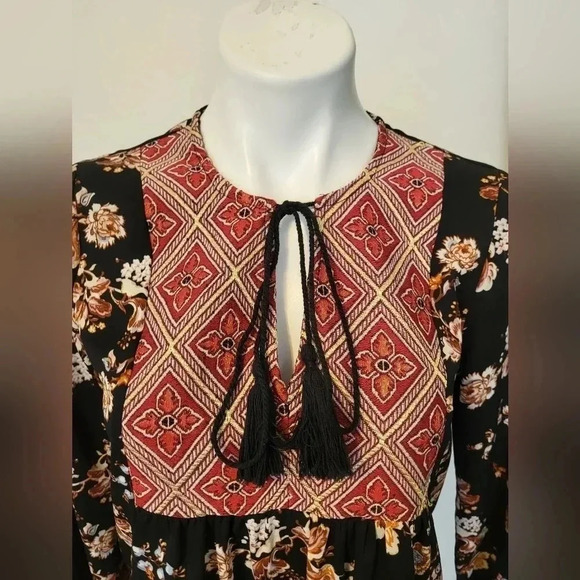 MOLLY BRACKEN Floral Flowy Embroidered Blouse(XS) - Picture 3 of 8